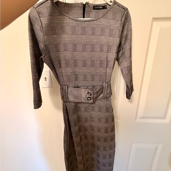 Corelle Dresses & Skirts - Corelle Black and Gray Plaid Belted Midi Dress